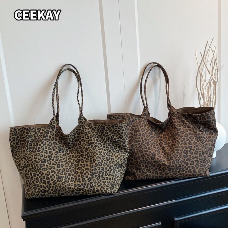 Tote Bag Canvas Print - حقيبة يد نسائية من CEEKAY بطبعة