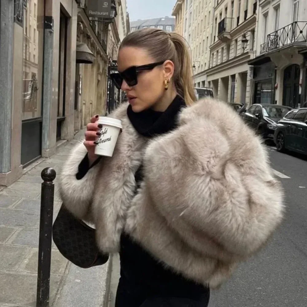 Street Fashion Week - سترة من الفرو الصناعي للنساء في