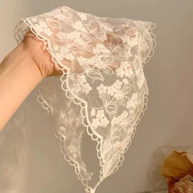 مثلث الدانتيل باندانا كريم الأ - مراجعة Bandana Multi Way وسعره