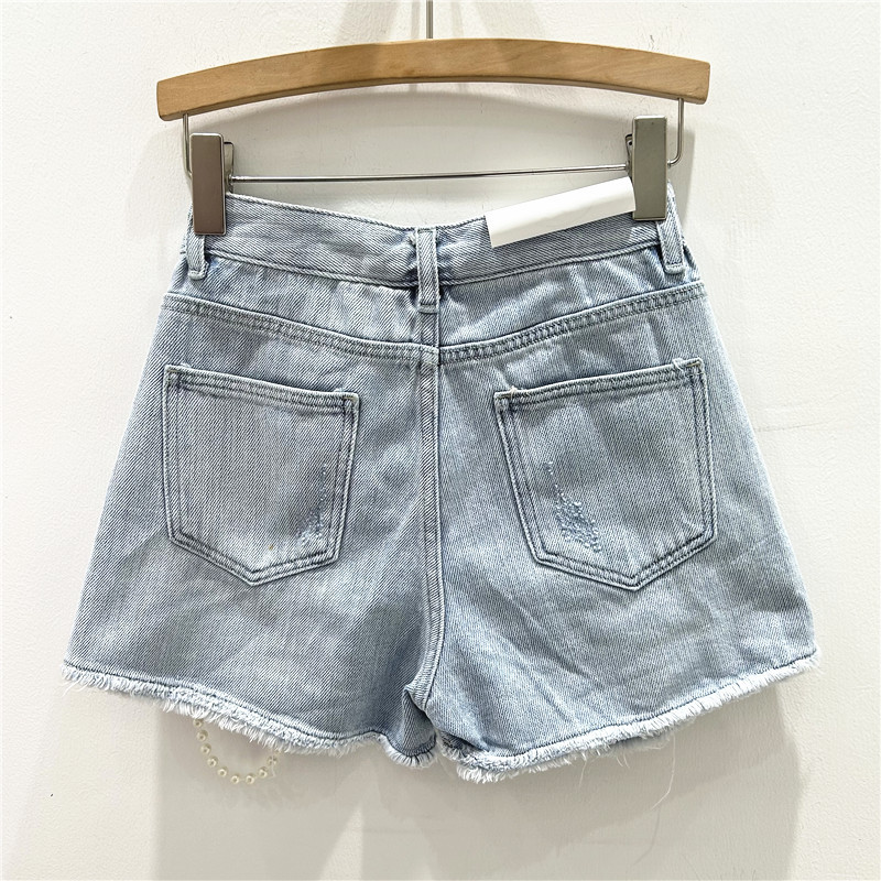 شورت جينز ممزق بفتحات ممزقة من - مراجعة Distressed Jean Rip وسعره