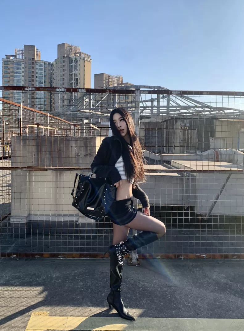 بلوفرات رجالية صفراء بياقة فرو - مراجعة Street Fashion Week وسعره