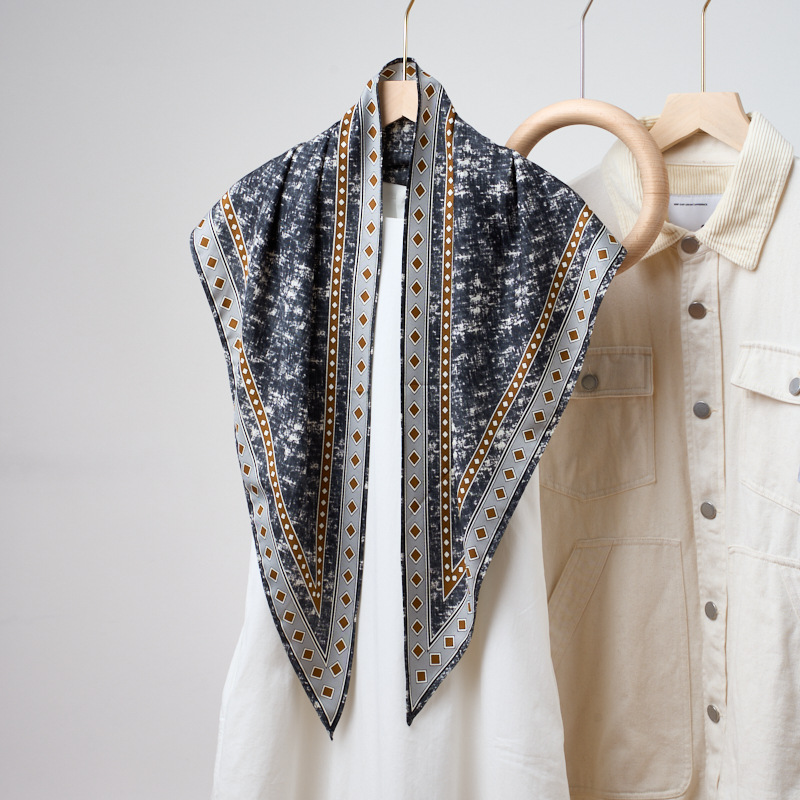 الدنيم الأزرق مثلث وشاح جديد ط - مراجعة Bandana Multi Way وسعره