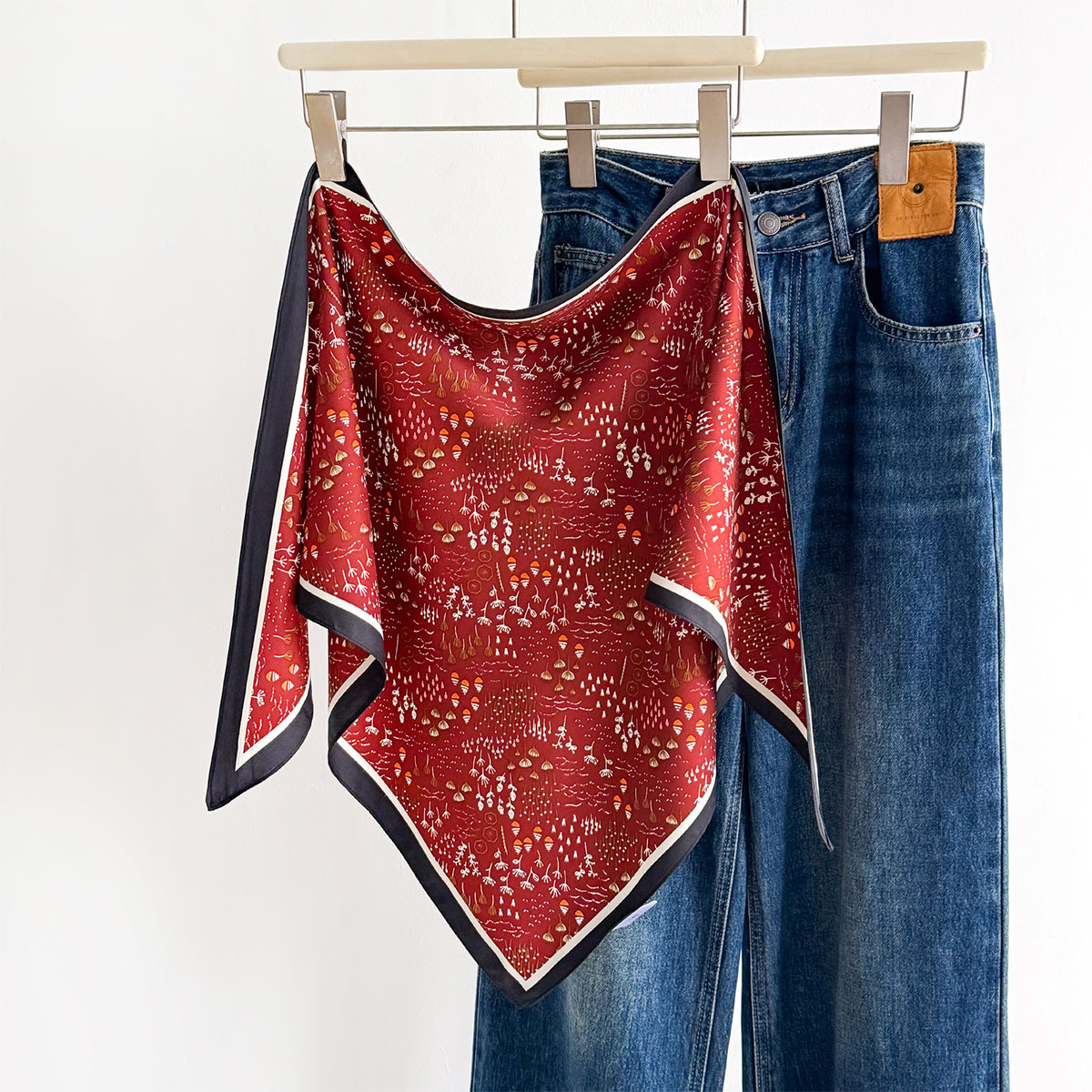 وشاح خصر مثلث أنيق من قماش ناع - مراجعة Bandana Multi Way وسعره