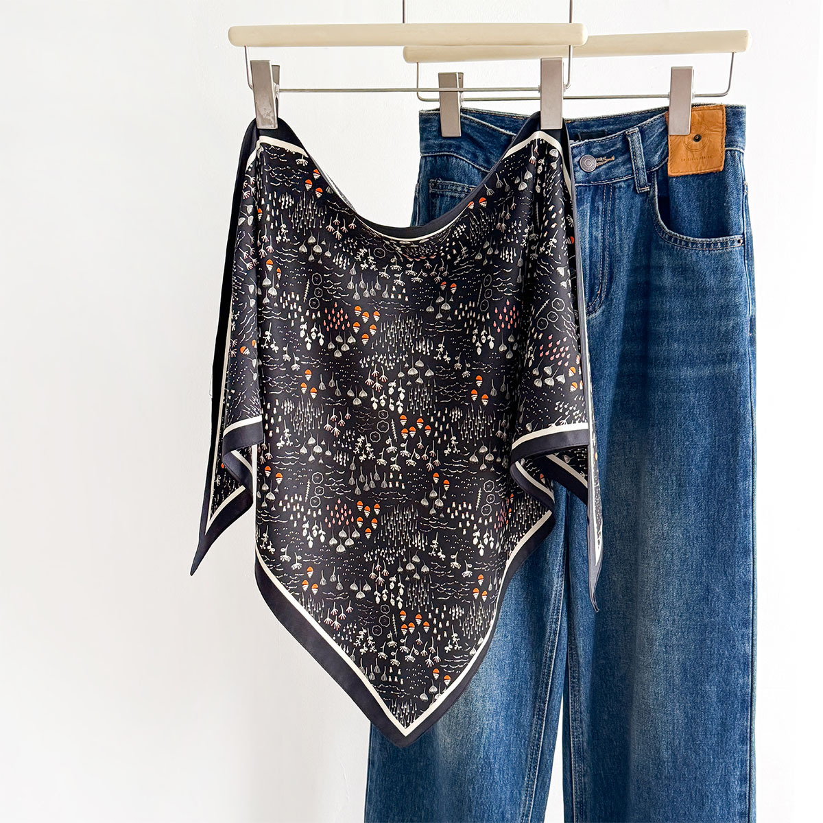 وشاح خصر مثلث أنيق من قماش ناع - مراجعة Bandana Multi Way وسعره