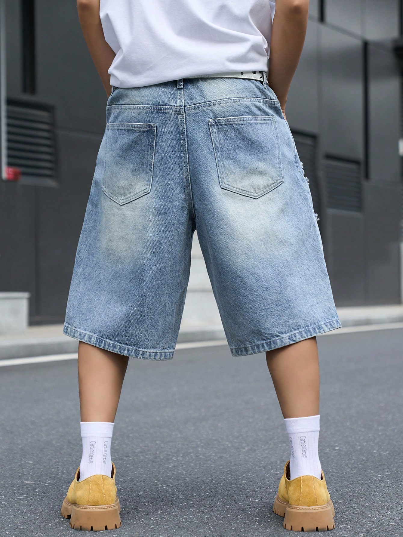 شورت برمودا من الدنيم بقصة فضف - مراجعة Distressed Jean Rip وسعره
