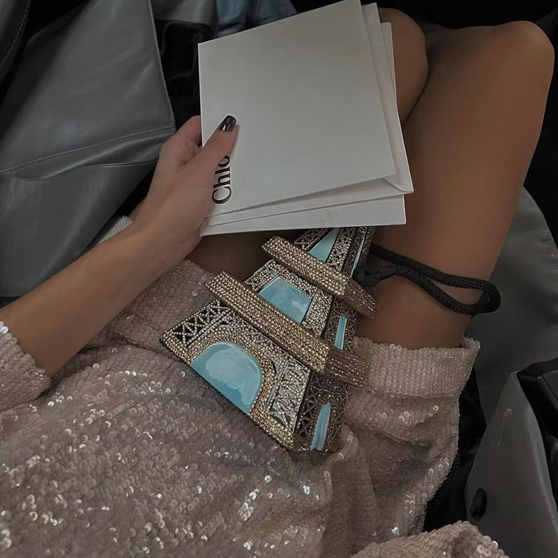 فستان قصير بتصميم عصري لليوميا - مراجعة Street Fashion Week وسعره